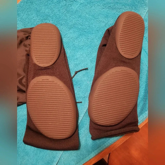 Yeezy Pods Mens Size 2. Fits size 10 perfectly. with dustbag - Picture 5 of 6